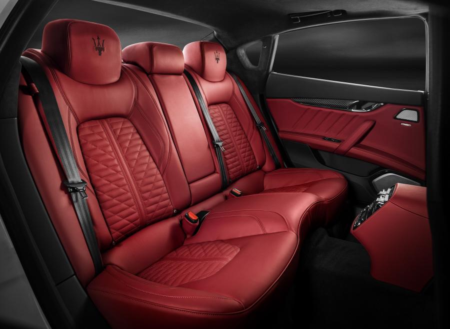 Интерьер Maserati Quattroporte GTS GranSport (M156) 2018 года  (NA) (фото 21 из 28)